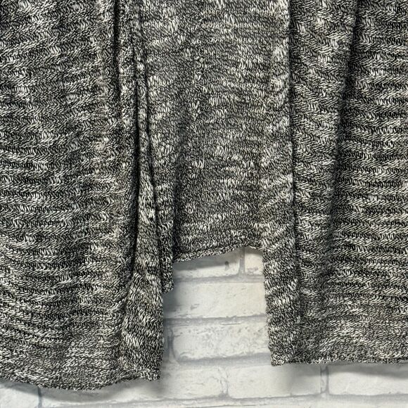 Torrid Womens 2 Black White Cardigan Sleeveless Open Front Lightweight Sweater - Picture 3 of 12